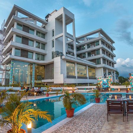 เดอะ โซลิแทร์ เทหราทุน Hotel เดห์ราดุน ภายนอก รูปภาพ