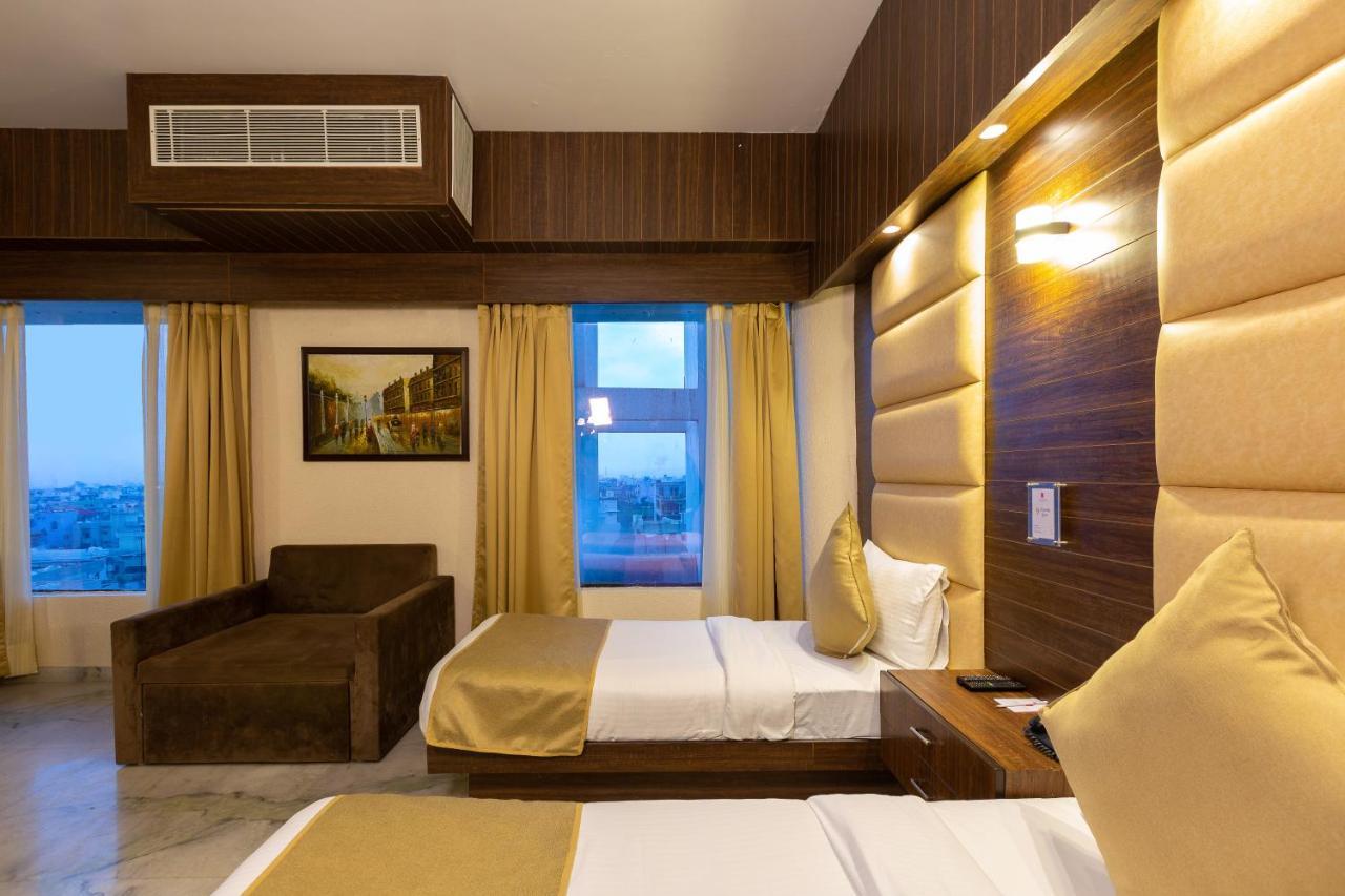 เดอะ โซลิแทร์ เทหราทุน Hotel เดห์ราดุน ภายนอก รูปภาพ