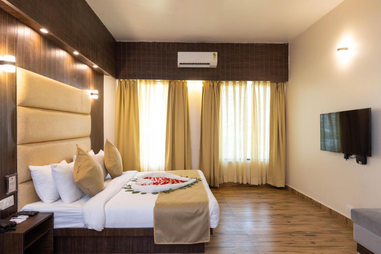 เดอะ โซลิแทร์ เทหราทุน Hotel เดห์ราดุน ภายนอก รูปภาพ