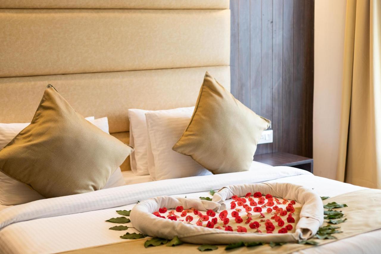 เดอะ โซลิแทร์ เทหราทุน Hotel เดห์ราดุน ภายนอก รูปภาพ