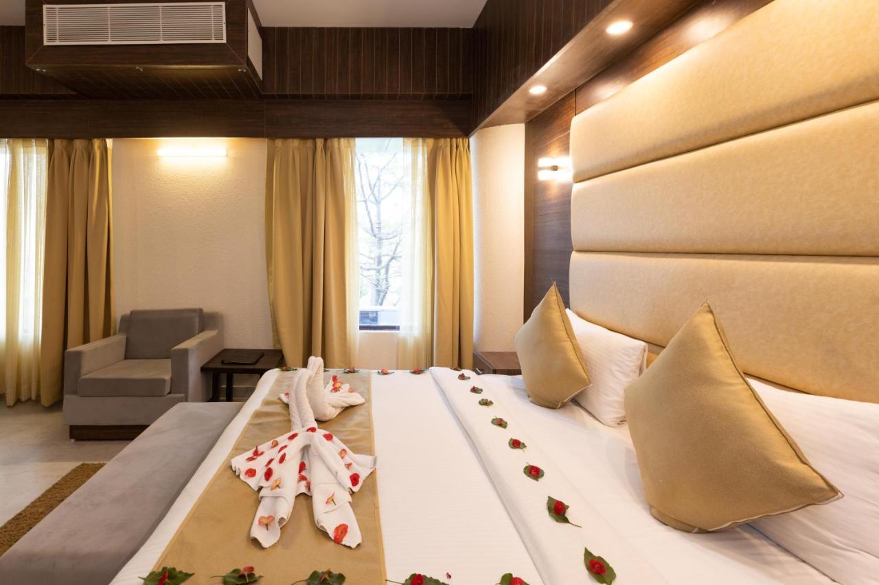 เดอะ โซลิแทร์ เทหราทุน Hotel เดห์ราดุน ภายนอก รูปภาพ