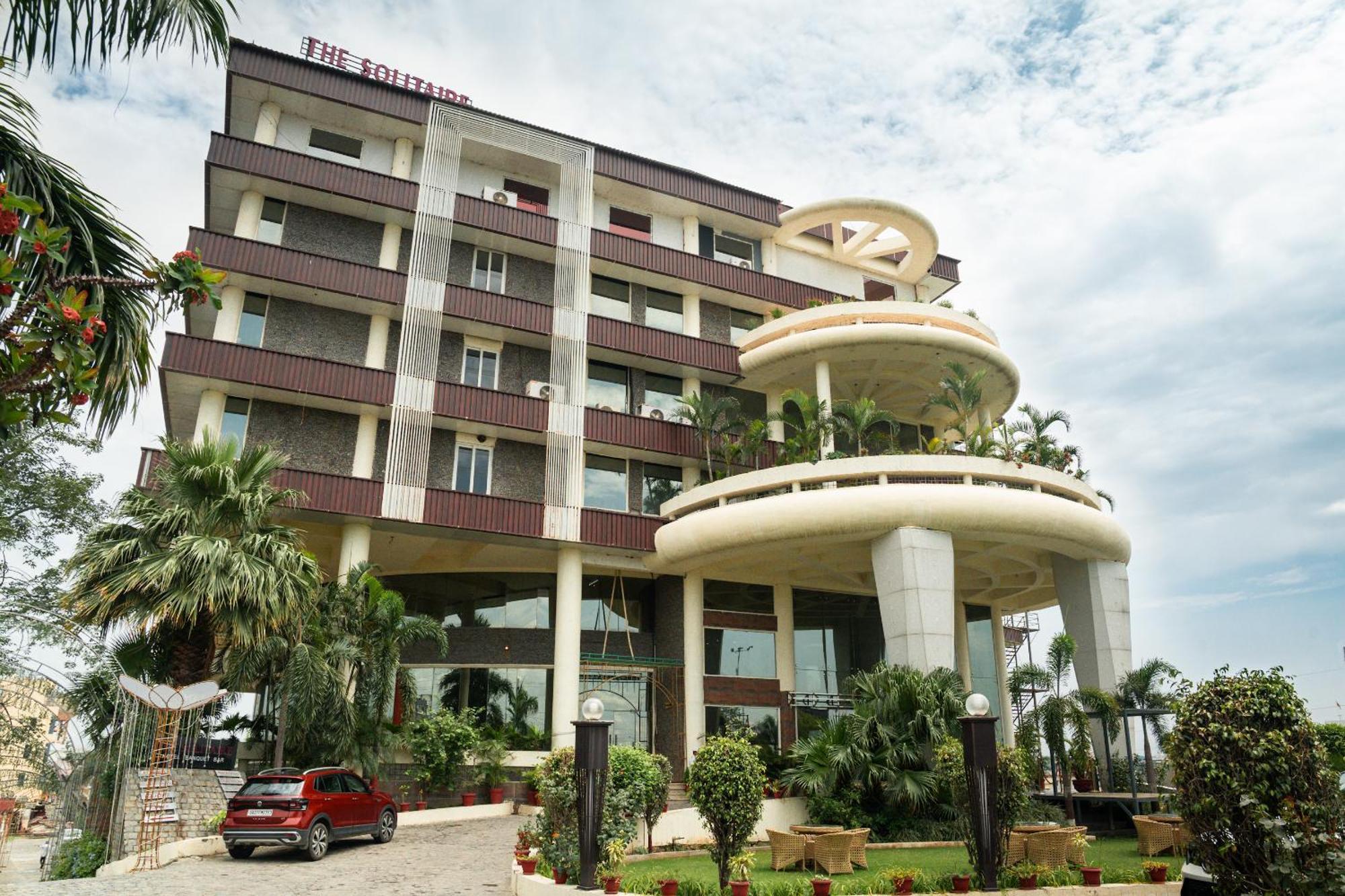 เดอะ โซลิแทร์ เทหราทุน Hotel เดห์ราดุน ภายนอก รูปภาพ