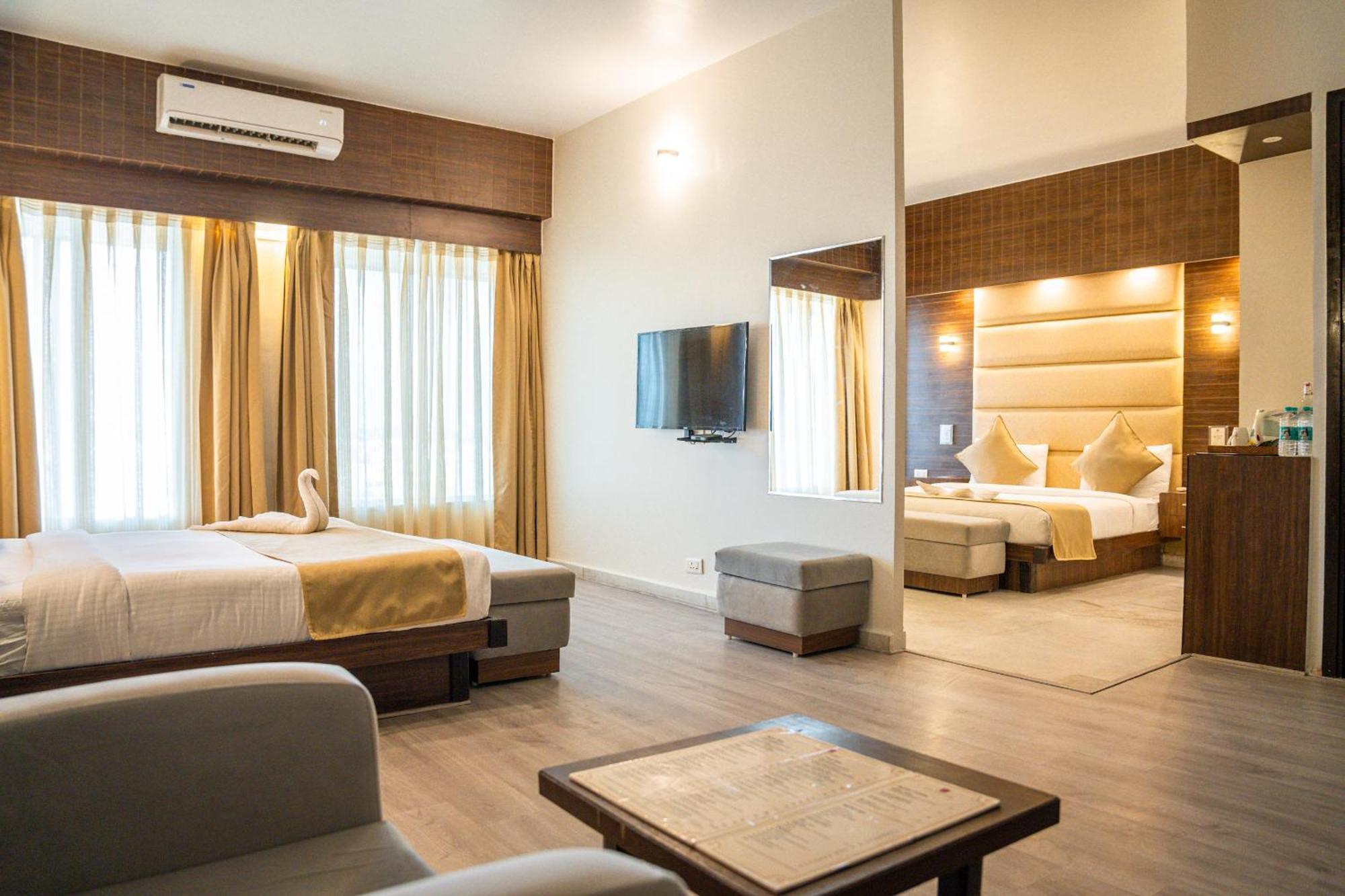 เดอะ โซลิแทร์ เทหราทุน Hotel เดห์ราดุน ภายนอก รูปภาพ