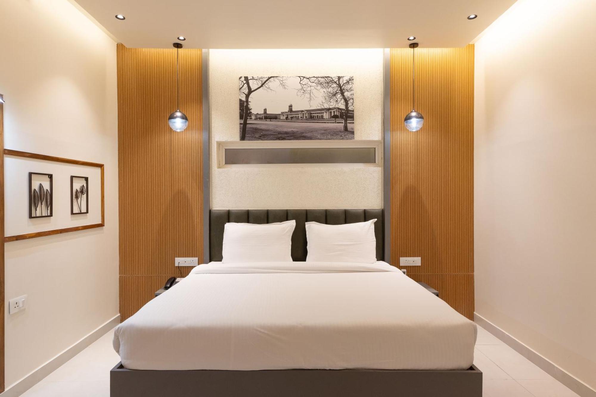 เดอะ โซลิแทร์ เทหราทุน Hotel เดห์ราดุน ภายนอก รูปภาพ