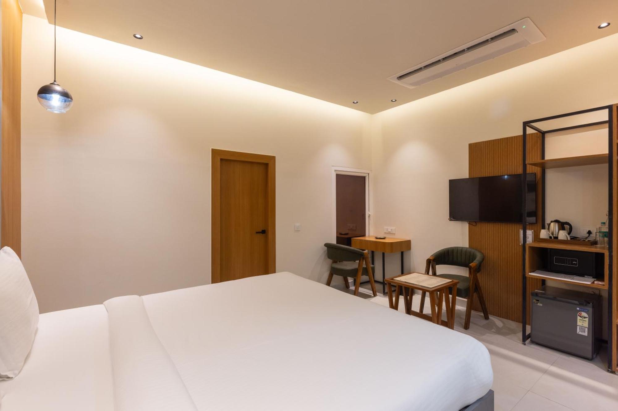 เดอะ โซลิแทร์ เทหราทุน Hotel เดห์ราดุน ภายนอก รูปภาพ