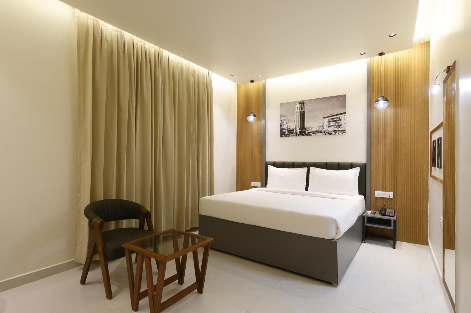 เดอะ โซลิแทร์ เทหราทุน Hotel เดห์ราดุน ภายนอก รูปภาพ