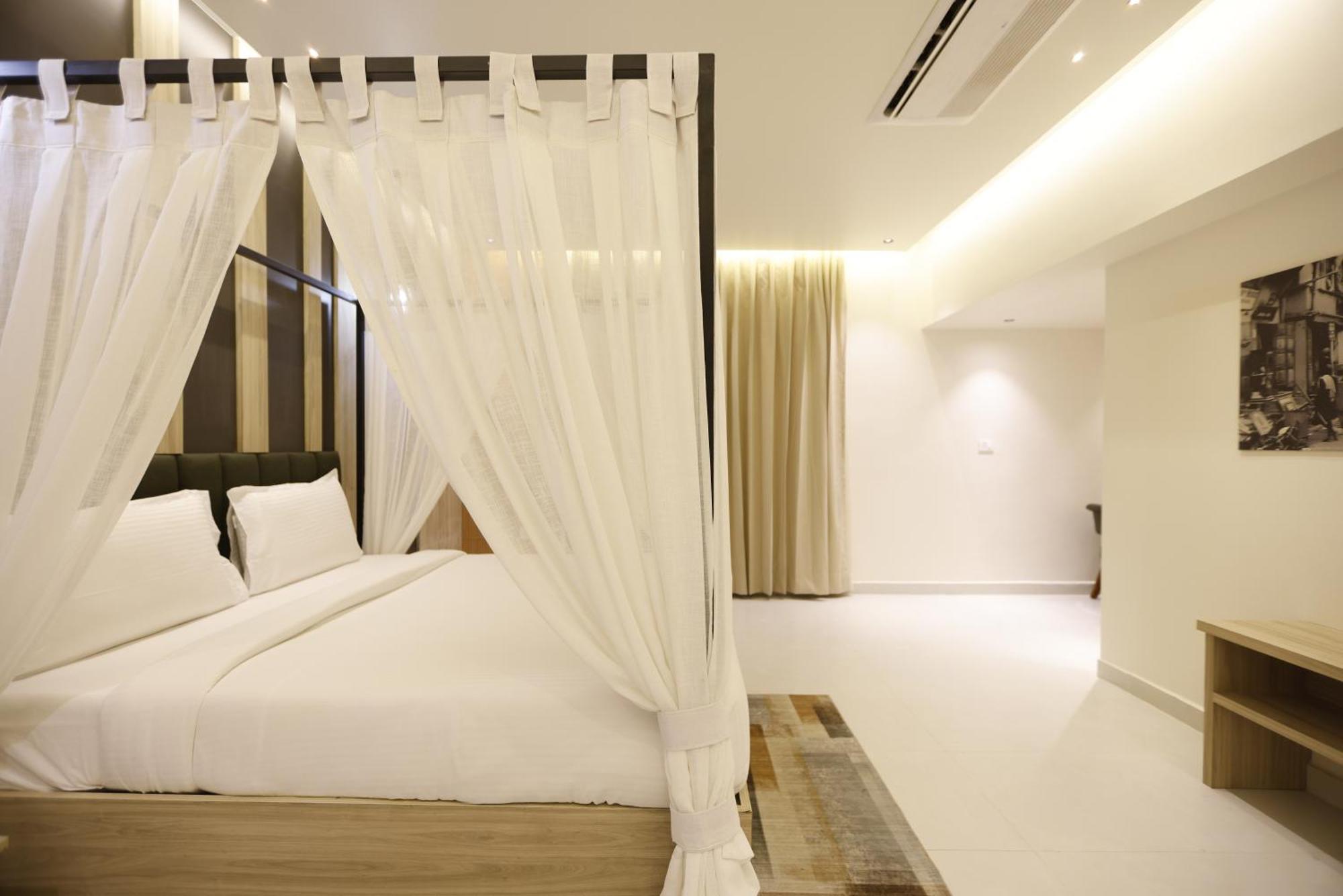 เดอะ โซลิแทร์ เทหราทุน Hotel เดห์ราดุน ภายนอก รูปภาพ